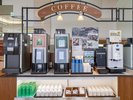 【朝食マルスコイバイキング】朝食の締めにオホーツク海を眺めながらホットコーヒーはいかが(イメージ)