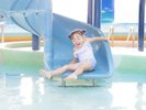 お子様用室内プール「アクアランド ソンテ」の滑り台もご用意♪
