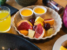 BREAKFAST|彩り豊かなフルーツやフレッシュジュースで、心地よい朝のエネルギーチャージ。