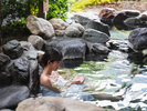 露天風呂|筑波山の岩を配した天然岩の半露天風呂で、自然を感じる癒しの時間を。
