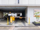 駐車場 出入口共通ゲート バーに近づくと開きます