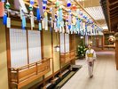 風鈴の小径(夏季イベント)/地元作家の風鈴を館内に200個展示