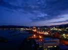「ビーチビュー」客室からの夜景。