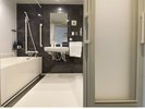 【ユニバーサル】広々とした間口のバスルーム