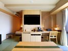 お部屋のテレビは180度回転可能で、お好きな場所でご覧いただけます!【スイートルーム】※一例