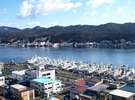 【景観】屋上から眺める気仙沼港　漁船や魚市場を見ることができます