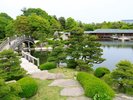 四季折々の景色が楽しめる三景園。広大な日本庭園をゆっくり散策できます。