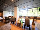 ロビーでは地酒飲み比べサービスを行っております(15〜21時)