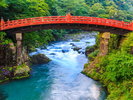 世界遺産エリアの表玄関を飾る神橋(しんきょう)