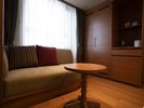 【部屋】ソファー・クローゼット・ミニバー/和モダンツインベッドルーム/24平米