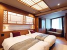 【部屋】和の心地よさと洋の快適さを合わせもつ客室(昼)/和モダンツインベッドルーム/24平米