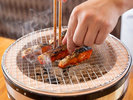 【ご朝食】ひとつひとつ丁寧に仕上げた炭火焼き鮭。香ばしい香りにごはんが進みます。