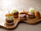 <Breakfast Buffet>ヒレカツスライダー / ライブキッチン