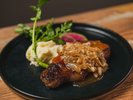 夕食の一例。※季節や仕入状況により内容が変わる場合がございます。