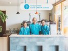 店舗”YATSUGATAKE SOFT CREAM STAND” アイスクリーム店