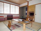 10畳のお部屋です。カップル、ご夫婦でゆっくりお寛ぎいただけます。
