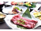 宿自慢の手作り料理とA5ランクの富良野産牛肉を使った会食膳。料理には大雪山を水源とする名水を使用。