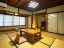 【本館・10畳和室】昔ながらの落ち着く和室。