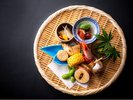 【八寸】お料理は季節感を感じる八寸からお愉しみください。