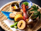 【八寸】お料理は季節感を感じる八寸からお愉しみください。