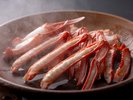 【香住ガニ】香住ガニの陶板焼きはふっくらジューシーな味わい。