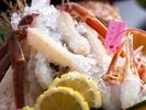 【松葉蟹の蟹刺し】新鮮だからこそできる「花咲く蟹刺し」は、蟹の甘みが口の中で広がります。