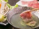 しゃぶしゃぶは嬉野茶のお出汁を使用した郷土ならではの逸品(一例)