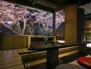 足湯サロン『クロニクルテラス』足湯に浸かりながらの桜も格別ですよ