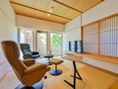 離れ全4室の一つである折橋のリビング。部屋はお任せで用意します。ご希望があればご指定下さい。