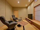 離れ全4室の一つである折鳥のリビング。部屋はお任せで用意します。ご希望があればご指定下さい。