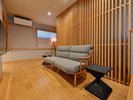 離れ全4室の一つである折鳥のリビング。部屋はお任せで用意します。ご希望があればご指定下さい。