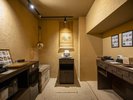 お茶体験室/手もみ茶体験でオリジナルお茶が作れる