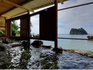昼間の波打ち際の露天風呂〜女湯〜