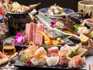 お料理の一例:厳選の魚介のお造りと伊勢海老、国産A4和牛の石焼きも付く満足の会席料理
