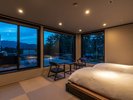 夕闇に包まれる天橋立のシルエット時間と共に移り行く天橋立を眺めるのも至極の時。