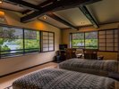 目の前に天橋立を望むロケーション。お部屋は2階と3階にありお部屋によってそれぞれ趣が異なります。