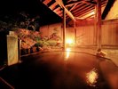 【欣欣の湯】夜になると、自然の音が心地よく響きます。