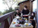 ロッジのテラスでBBQ