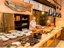 【朝食:バイキング】ライブキッチンでは、手作りのお料理をその場でご提供
