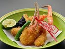 松葉がにのフライ、ジューシーな身にソースが合う