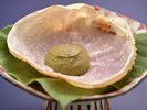 タグ付き松葉がにの味噌を、秘伝の技でに炊き上げた逸品