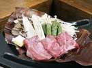 朴葉で焼く、柔らかな上質飛騨牛(別注文料理一例)