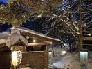 露天風呂までのアーチ_雪×夜