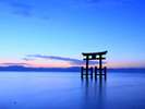 *滋賀県高島市にある白髭神社は全国に約300社ある白髭神社の総本社で、「猿田彦命」を祀る近江最古の神社