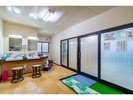 脱衣場には無料ウォーターサーバーも完備。湯上がり後のリフレッシュに。〈男性風呂〉