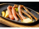 濃厚なバターの香りが広がる、贅沢なカニのバターステーキ。