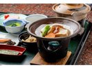湯気が立ち上る熱々の豆腐は、朝に嬉しい体に優しい味わいです。