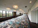 【宴会場/キャッスルテラス】大きな窓から差し込むやさしい光が特徴的。