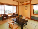 【和室】お子様づれにもうれしい和室タイプ。晴天の日はお濠と島原半島「雲仙普賢岳」が望めます。