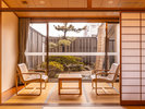 半露天風呂付和室 - 部屋から見る庭園